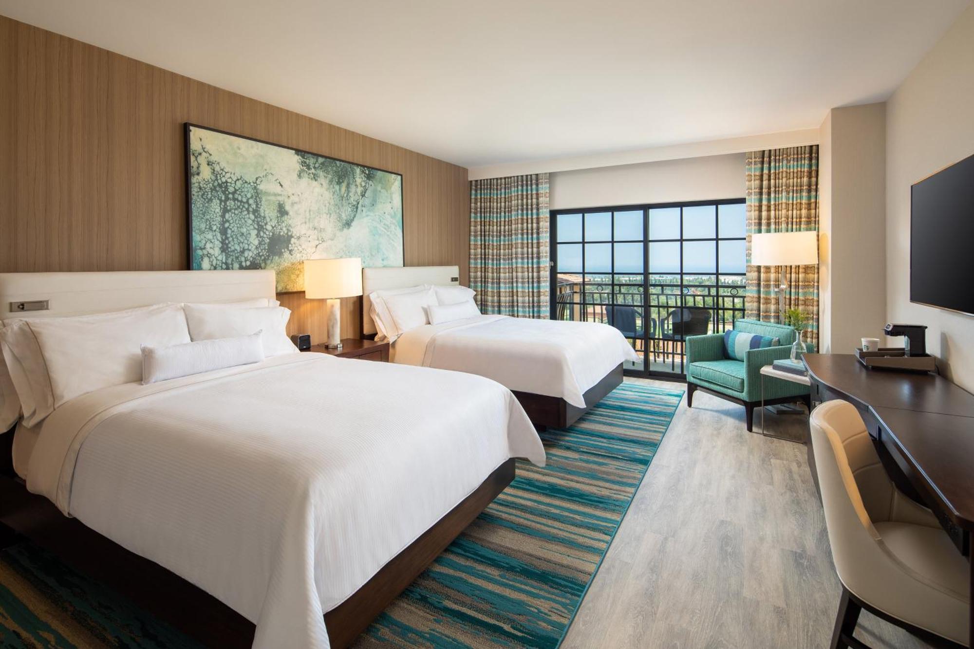 Premium Queen Room with Coastline View - Mobility/Hearing Accessible with Roll-In Shower