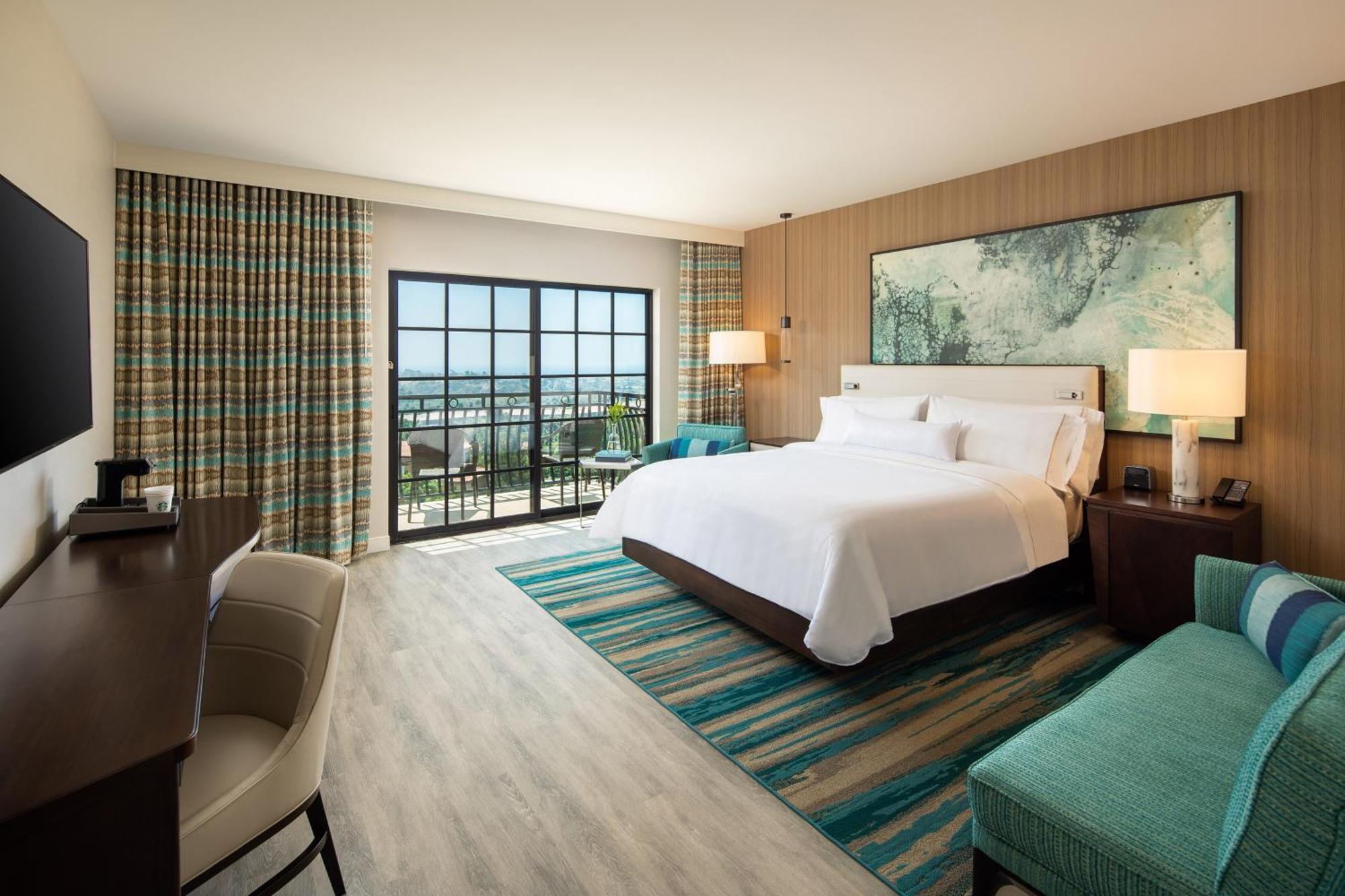 Premium King Room with Coastline View and Balcony - Mobility/Hearing Accessible with Tub
