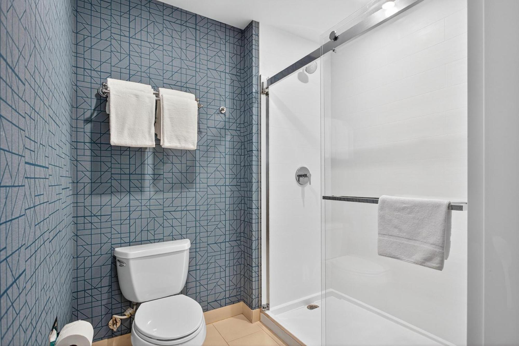 One-Bedroom Queen Suite with Two Queen Beds - Non-Smoking
